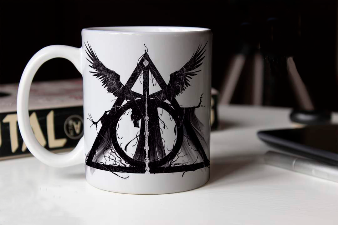 Taza fondo blanco Simbolo Reliquias de la Muerte