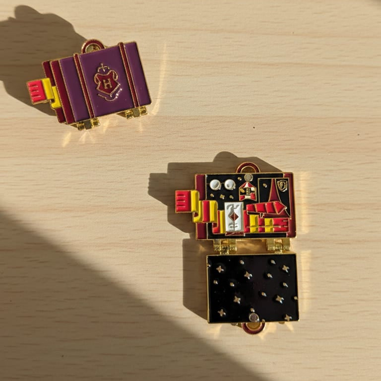 Pin Baúl Hogwarts